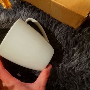 Set of 5 white coffee mugs